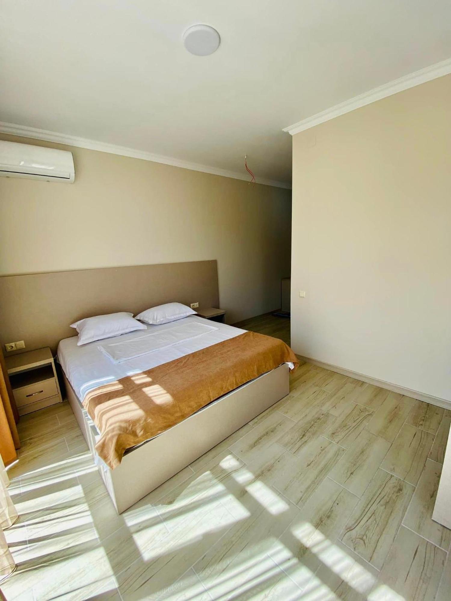 Hotel Tesa Gonio Bagian luar foto